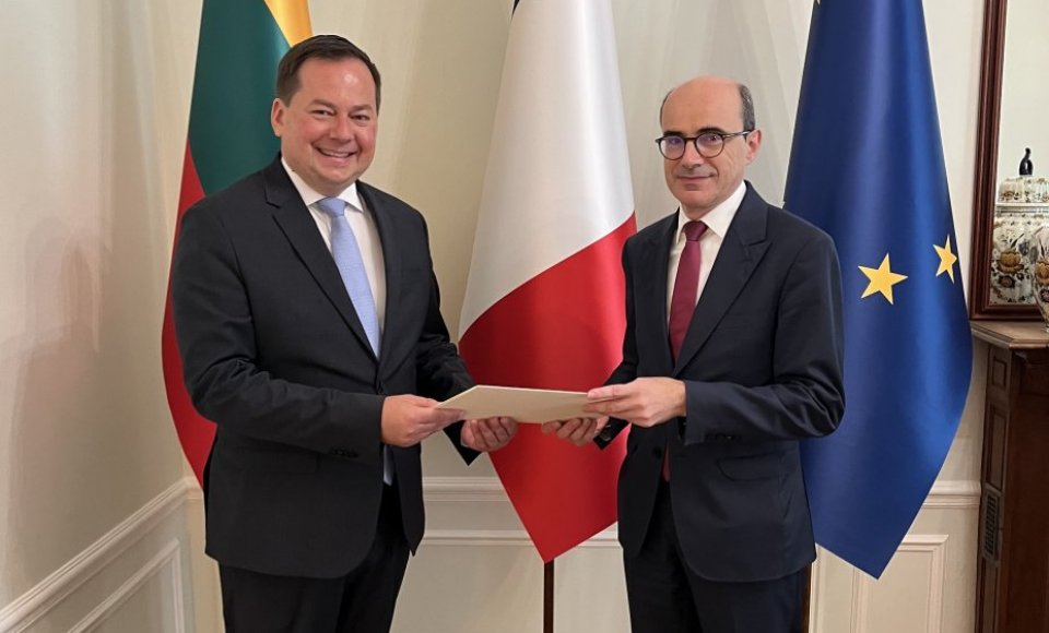 Lietuvos ambasadorius Prancūzijoje Arnoldas Pranckevičius įteikė skiriamųjų raštų kopijas