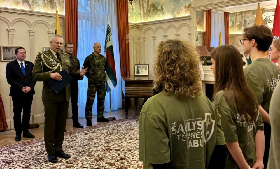 Pilietiškumo diena Paryžiuje subūrė lietuvių bendruomenę paminėti Lietuvos kariuomenės dieną