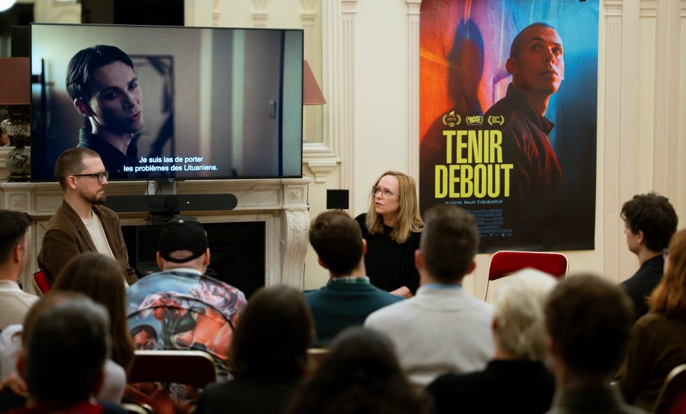 À Paris – rencontre avec Romas Zabarauskas et Alantė Kavaitė et projections du film « Tenir debout »