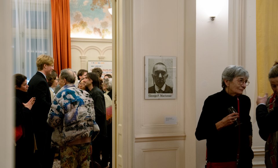 Lietuvos ambasadoje Paryžiuje atidaryta Fluxus paroda „Matoma muzika“