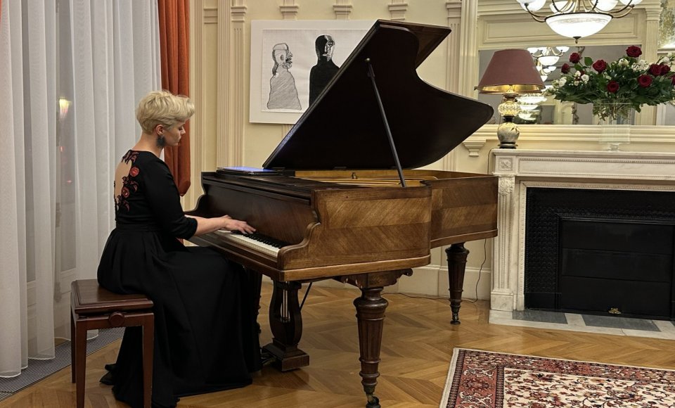 Lietuvos ambasadoje Paryžiuje – pianistės Eglės Andrejevaitės rečitalis „Mallorca Preludes: Live”